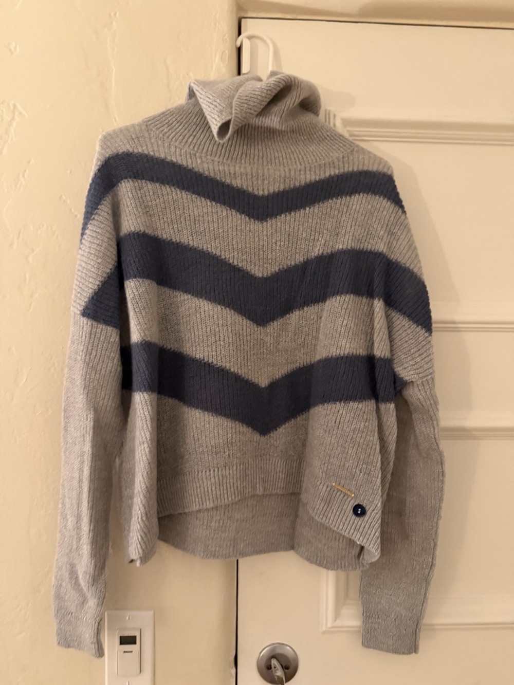 Abercrombie & Fitch Gray Sweater with Navy Chevron Stripes